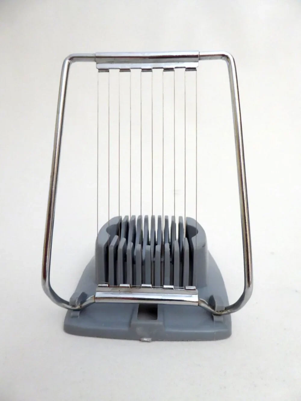 VINTAGE HARD BOILED EGG SLICER GRAY PLASTIC METAL WIRE